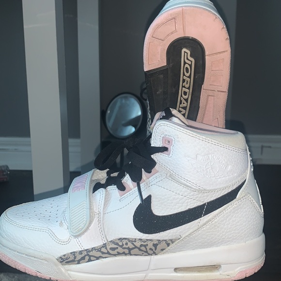 Nike Jordan airs~ Colours: pink,black white,gray - Picture 2 of 4